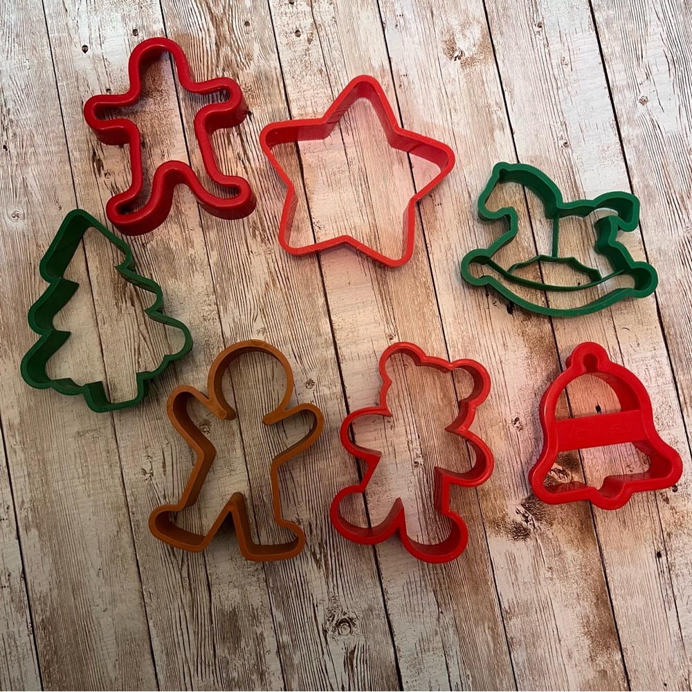 💚7 plastic cookie cutters